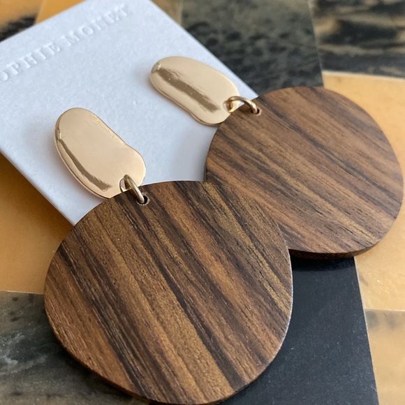 NWT Stunning SOPHIE MONET Gold and Wood Earrings - Picture 3 of 4